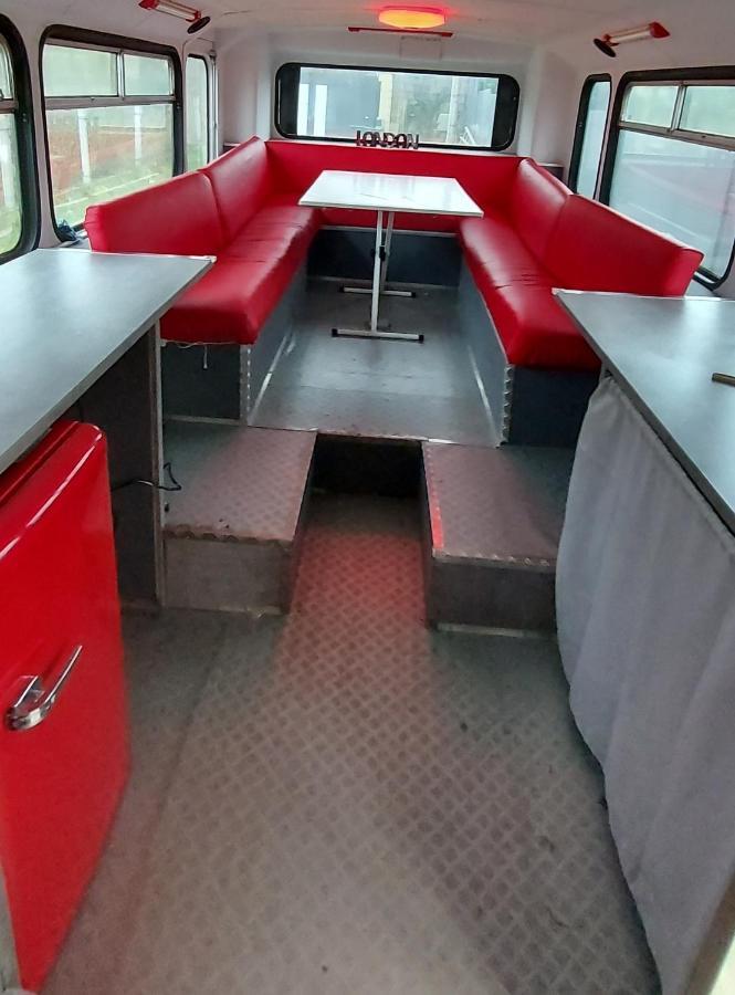 Saint-Philbert-sur-Risle Insolite Bus Anglais Le Buckinghambus מראה חיצוני תמונה