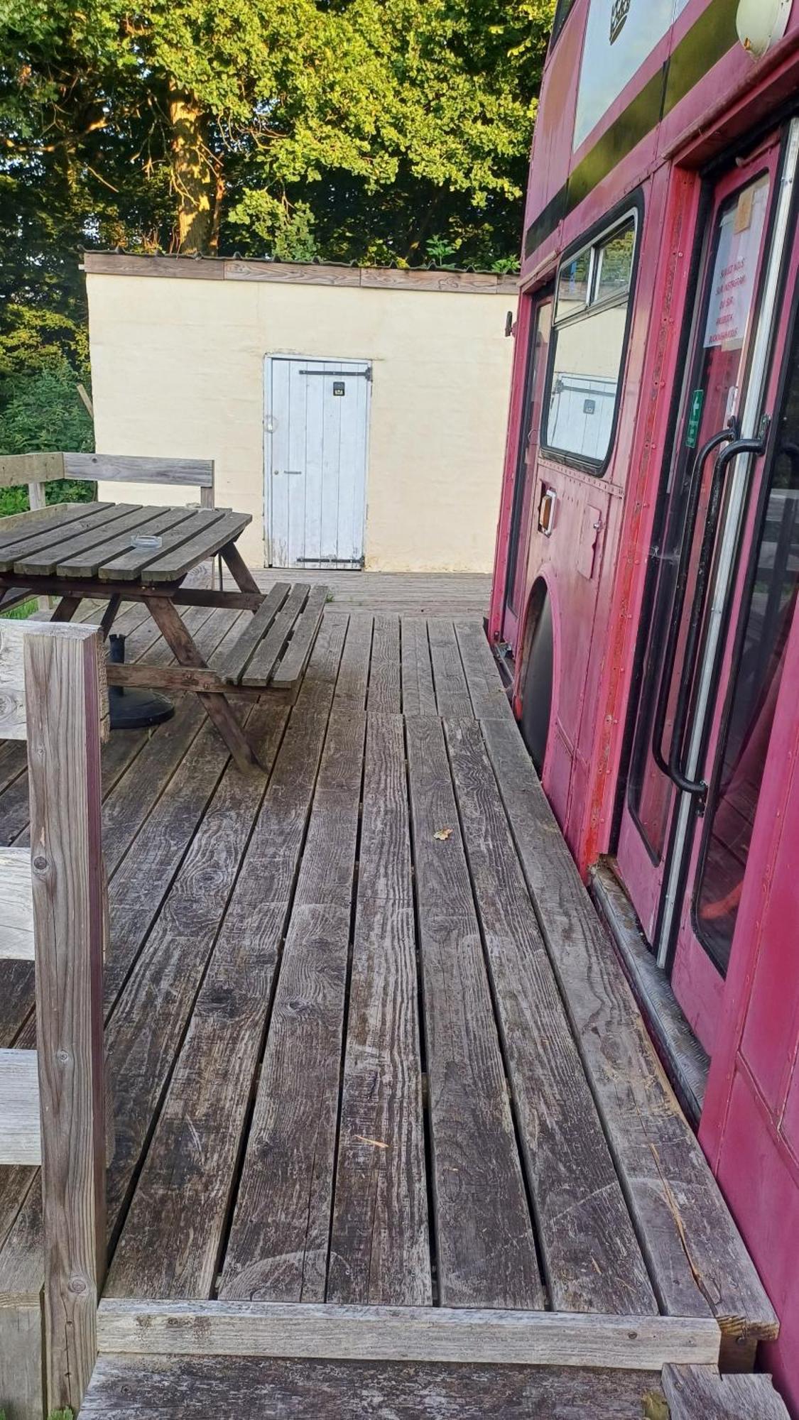Saint-Philbert-sur-Risle Insolite Bus Anglais Le Buckinghambus מראה חיצוני תמונה
